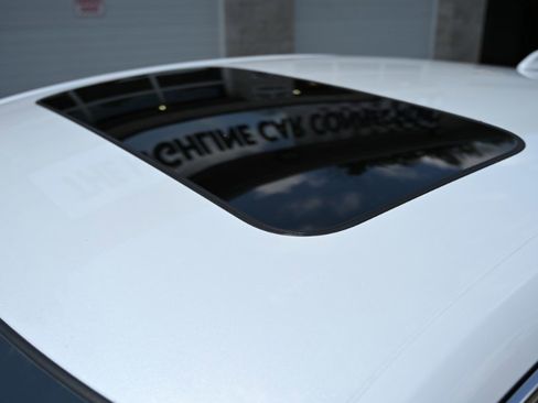 Used 2022 Honda Civic EX-L image 4