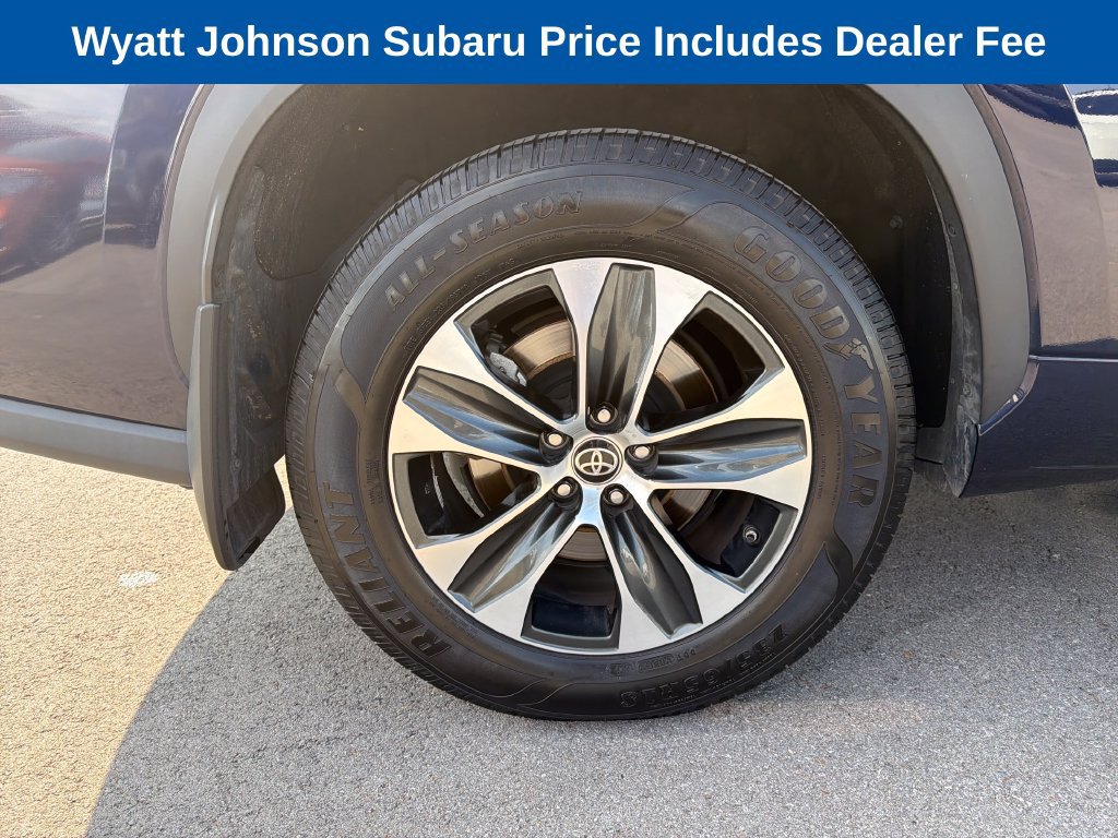 Used 2021 Toyota Highlander XLE AWD/4WD image 10