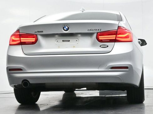 Used 2018 BMW 320i xDrive Sedan w/ Convenience Package AWD/4WD image 45
