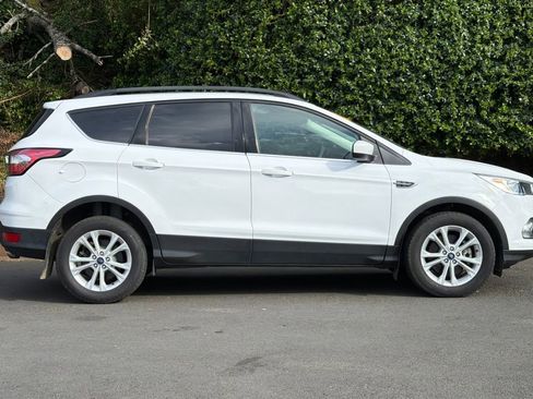 Used 2018 Ford Escape SE AWD/4WD image 3
