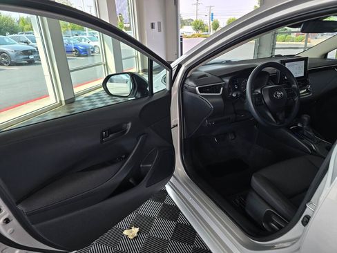 Used 2024 Toyota Corolla LE FWD image 31