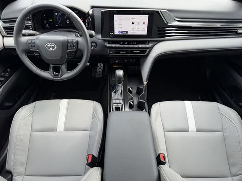 Used 2025 Toyota Camry SE FWD image 15