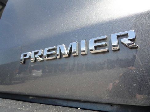 Used 2020 Chevrolet Suburban Premier w/ Premier 6.2L Value Package AWD/4WD image 33