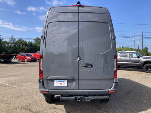 Used 2024 Mercedes-Benz Sprinter 2500 image 6