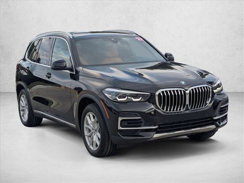 Certified 2022 BMW X5 sDrive40i w/ Luxury Seating Package image 3