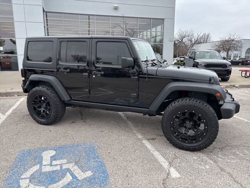 Used 2017 Jeep Wrangler Unlimited Rubicon w/ Cold Weather Group image 33