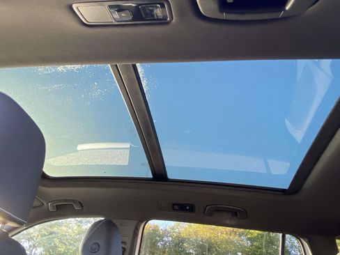 Used 2021 Volkswagen Tiguan SE R-Line image 14