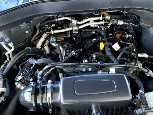 Used 2021 Ford Explorer XLT image 31