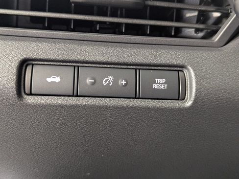 Used 2025 Nissan Altima 2.5 SR FWD image 12