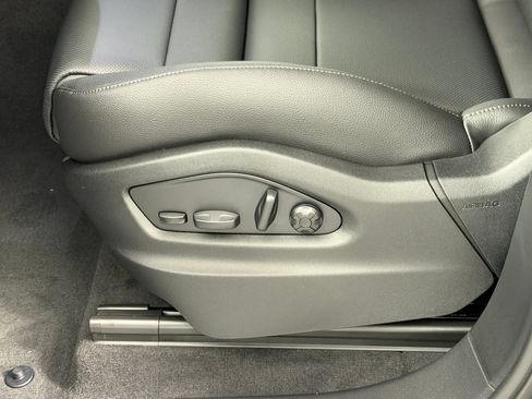 Certified 2026 Porsche Cayenne AWD/4WD image 16