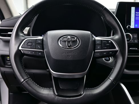 Used 2024 Toyota Highlander LE AWD/4WD image 23