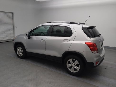 Used 2021 Chevrolet Trax LT w/ LT Convenience Package image 3