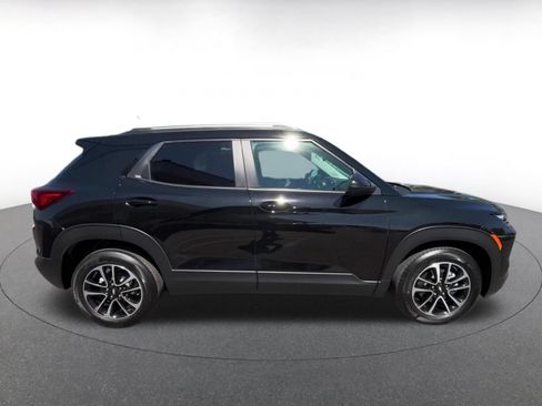Used 2025 Chevrolet TrailBlazer LT FWD image 16