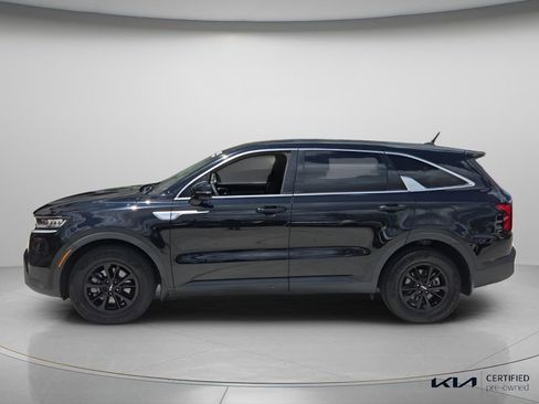 Certified 2022 Kia Sorento LX image 3