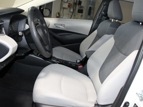 Used 2020 Toyota Corolla LE FWD image 21