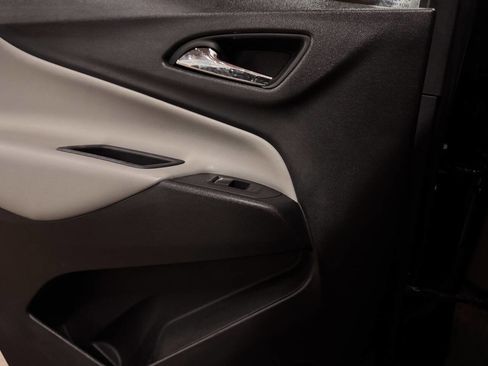 Used 2020 Chevrolet Equinox LS w/ LS Convenience Package image 29