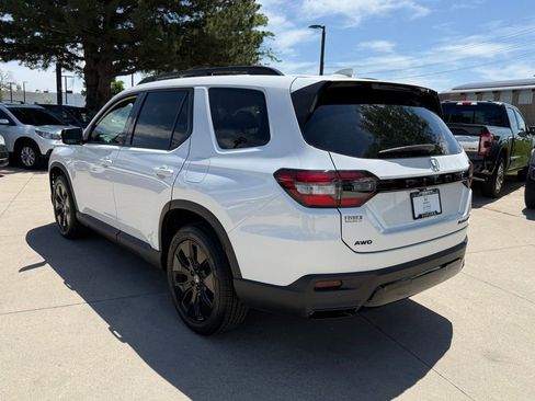 Certified 2026 Honda Pilot Black Edition image 6