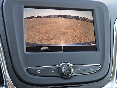 Used 2022 Chevrolet Equinox LS image 17