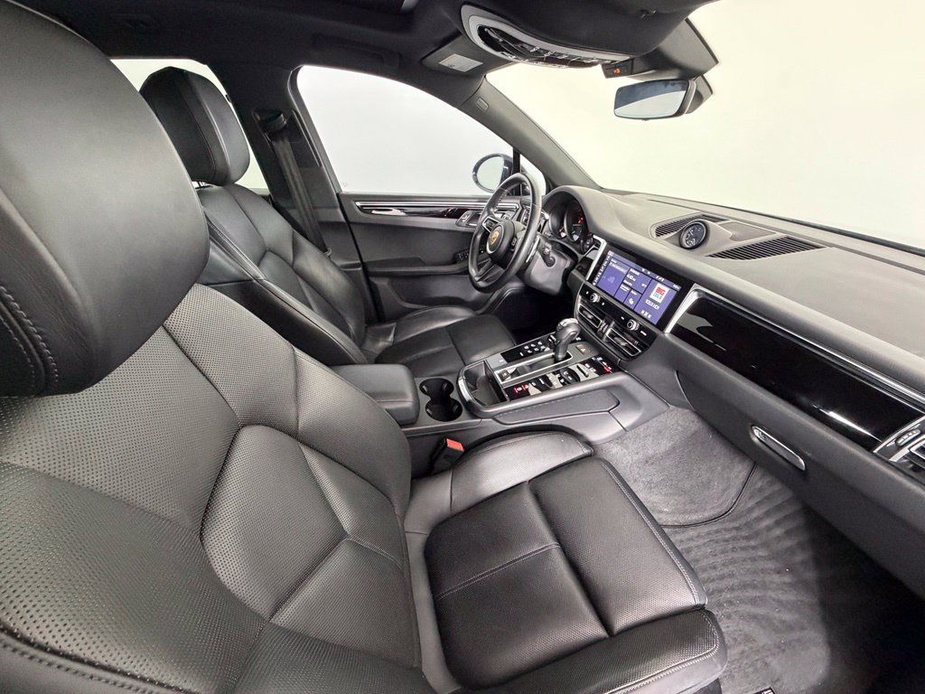 Certified 2023 Porsche Macan AWD/4WD image 43