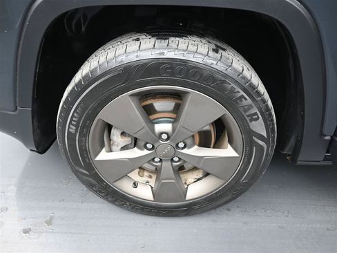 Used 2017 Jeep Cherokee 75th Anniversary AWD/4WD image 18
