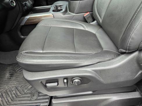 Used 2020 Chevrolet Silverado 1500 LT Trail Boss image 17