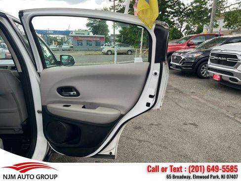 Used 2017 Honda HR-V LX image 32