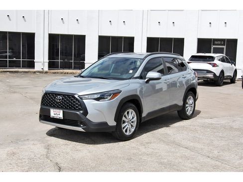 Used 2022 Toyota Corolla Cross LE w/ Moonroof Package FWD image 7