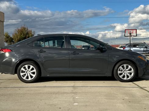 Used 2023 Toyota Corolla LE image 2