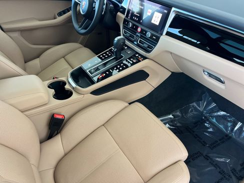 Certified 2025 Porsche Macan S AWD/4WD image 18