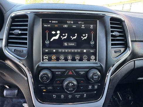 Used 2018 Jeep Grand Cherokee Limited image 10