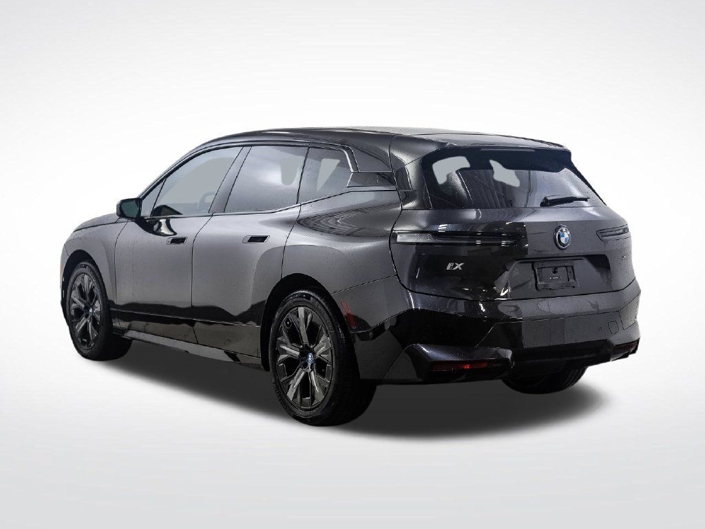Used 2024 BMW iX xDrive50 w/ Premium Package AWD/4WD image 3
