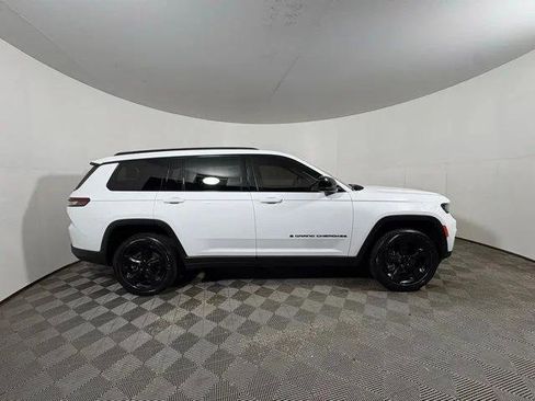 Certified 2023 Jeep Grand Cherokee L Laredo AWD/4WD image 5