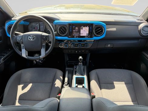Used 2019 Toyota Tacoma TRD Off-Road AWD/4WD image 19