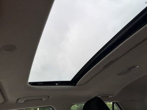 Used 2024 Hyundai Venue SEL FWD image 27