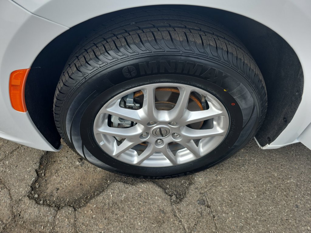 Used 2024 Chrysler Pacifica Touring-L FWD image 25