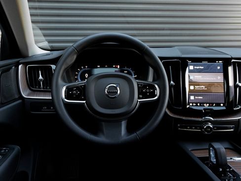 Used 2024 Volvo XC60 T8 Plus w/ Climate Package image 17