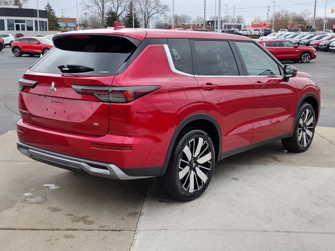 New 2025 Mitsubishi Outlander SE image 15