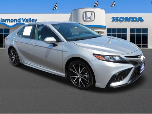 Used 2023 Toyota Camry SE FWD image 1