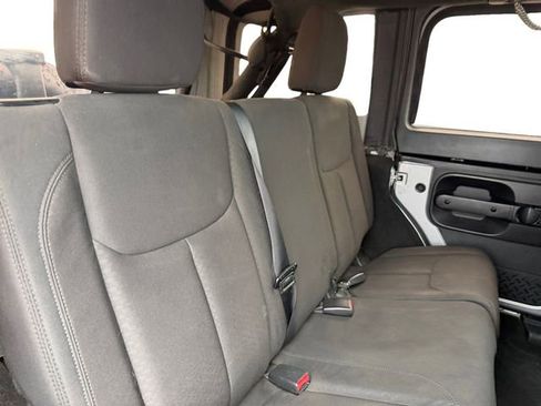 Used 2015 Jeep Wrangler Unlimited Sport w/ Connectivity Group image 18