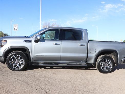 Used 2023 GMC Sierra 1500 SLT w/ SLT Premium Package AWD/4WD image 4