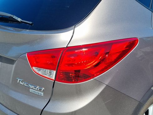 Used 2013 Hyundai Tucson Limited w/ Premium Pkg FWD image 11