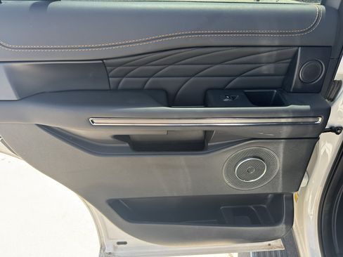 Used 2023 Ford Expedition Platinum AWD/4WD image 19