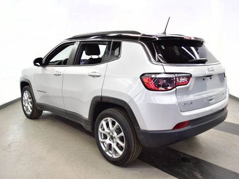 Used 2025 Jeep Compass Limited AWD/4WD image 5