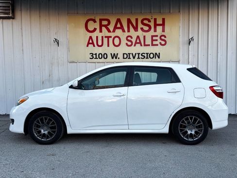 Used 2010 Toyota Matrix image 2