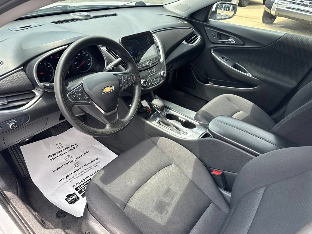 Used 2025 Chevrolet Malibu LT FWD image 13