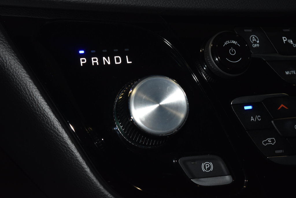 Used 2025 Chrysler Voyager LX FWD image 12