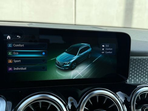 Used 2025 Mercedes-Benz GLB 250 image 10