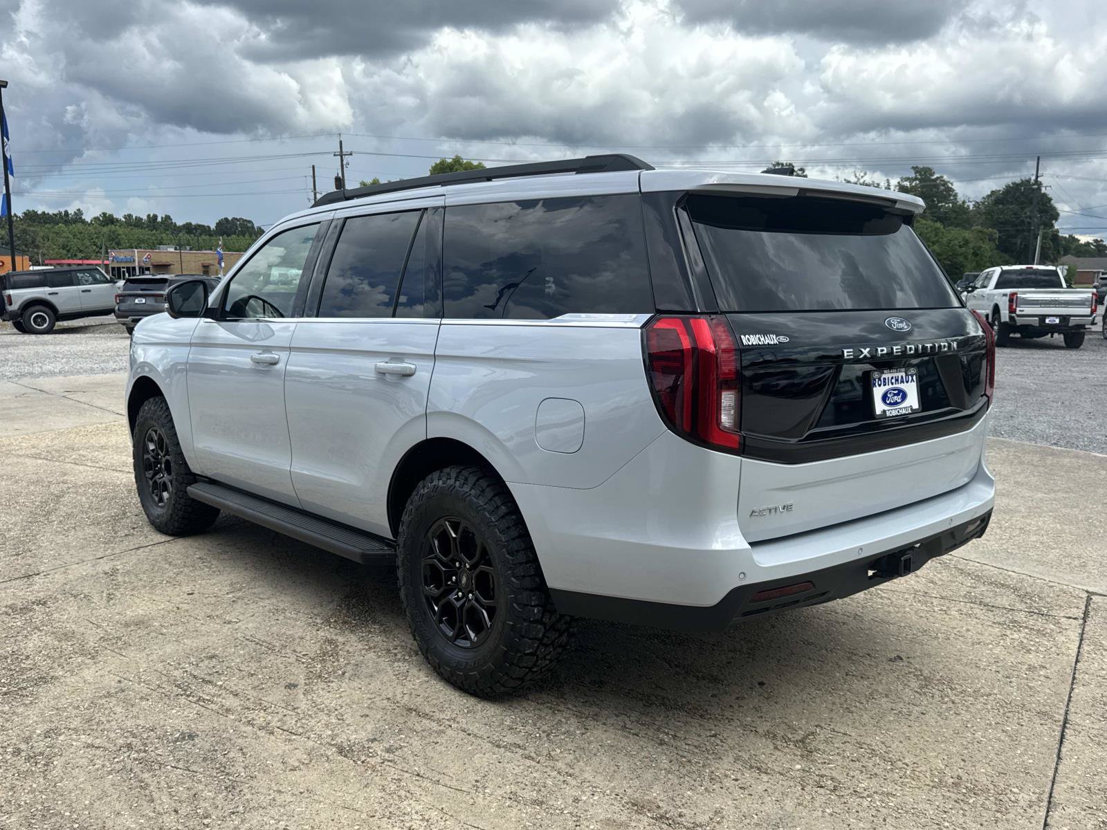 New 2026 Ford Expedition Active RWD image 4