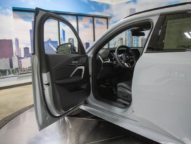 Used 2027 BMW X2 xDrive28i AWD/4WD image 13