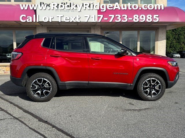 Used 2025 Jeep Compass Trailhawk AWD/4WD image 8